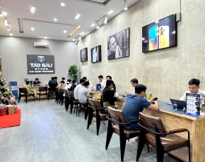 Khách Hàng Tại Táo Sâu