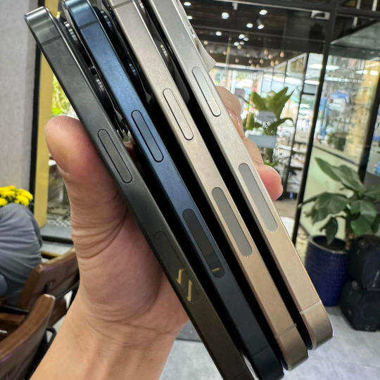 iPhone 15 PRO 