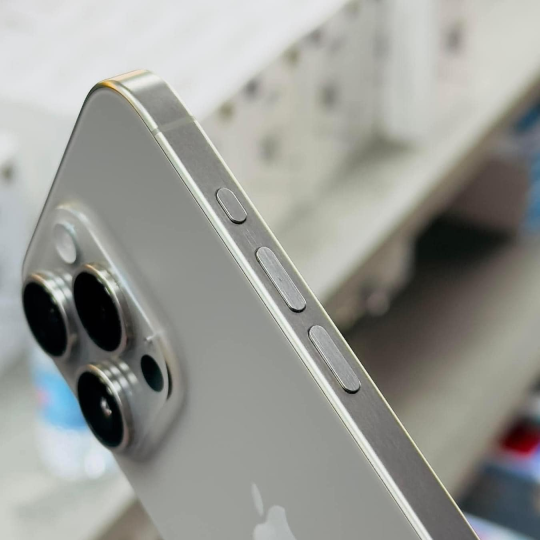 iPhone 15 PRO 