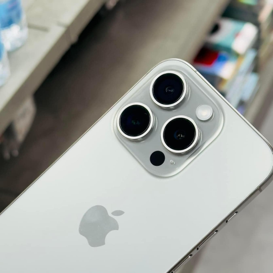 iPhone 15 PRO 